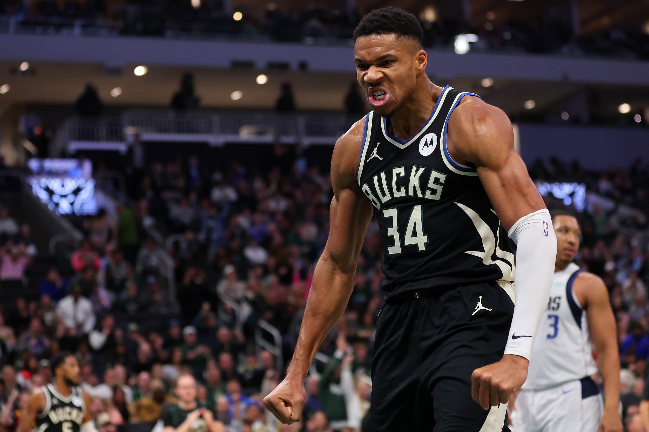 关于雄鹿vs篮网,字母哥压哨绝杀拯救比赛的信息 关于雄鹿vs篮网,字母哥压哨绝杀拯救比赛的信息