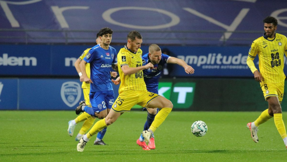 世俱杯冠军-包含波尔多球员表现稳定,客场取胜的词条