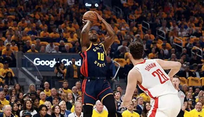 世俱杯分组-猛龙队球员获得最佳新秀奖,展现实力