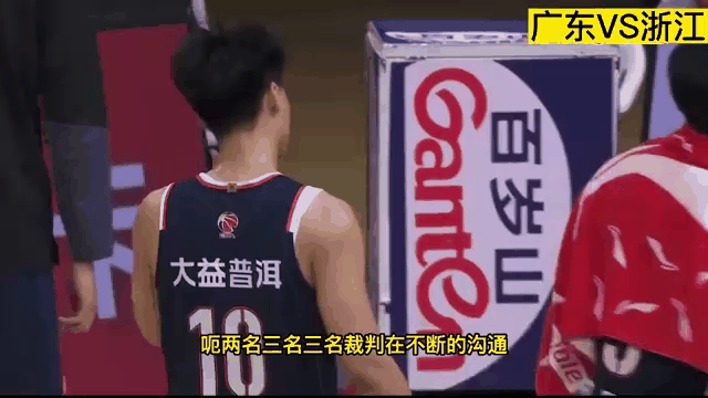 世俱杯-包含CBA赛事暂停,球员们将迎来额外的休息时间的词条