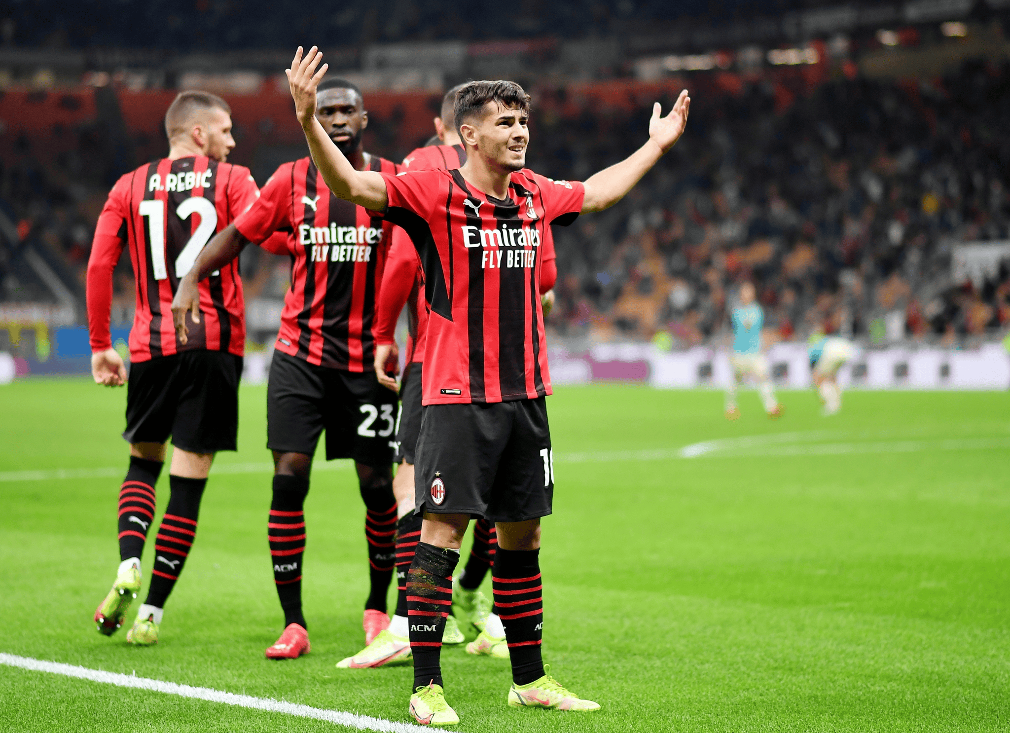 皇家马德里胜利后士气高涨,备战下一场比赛的简单介绍 皇家马德里胜利后士气高涨,备战下一场比赛的简单介绍