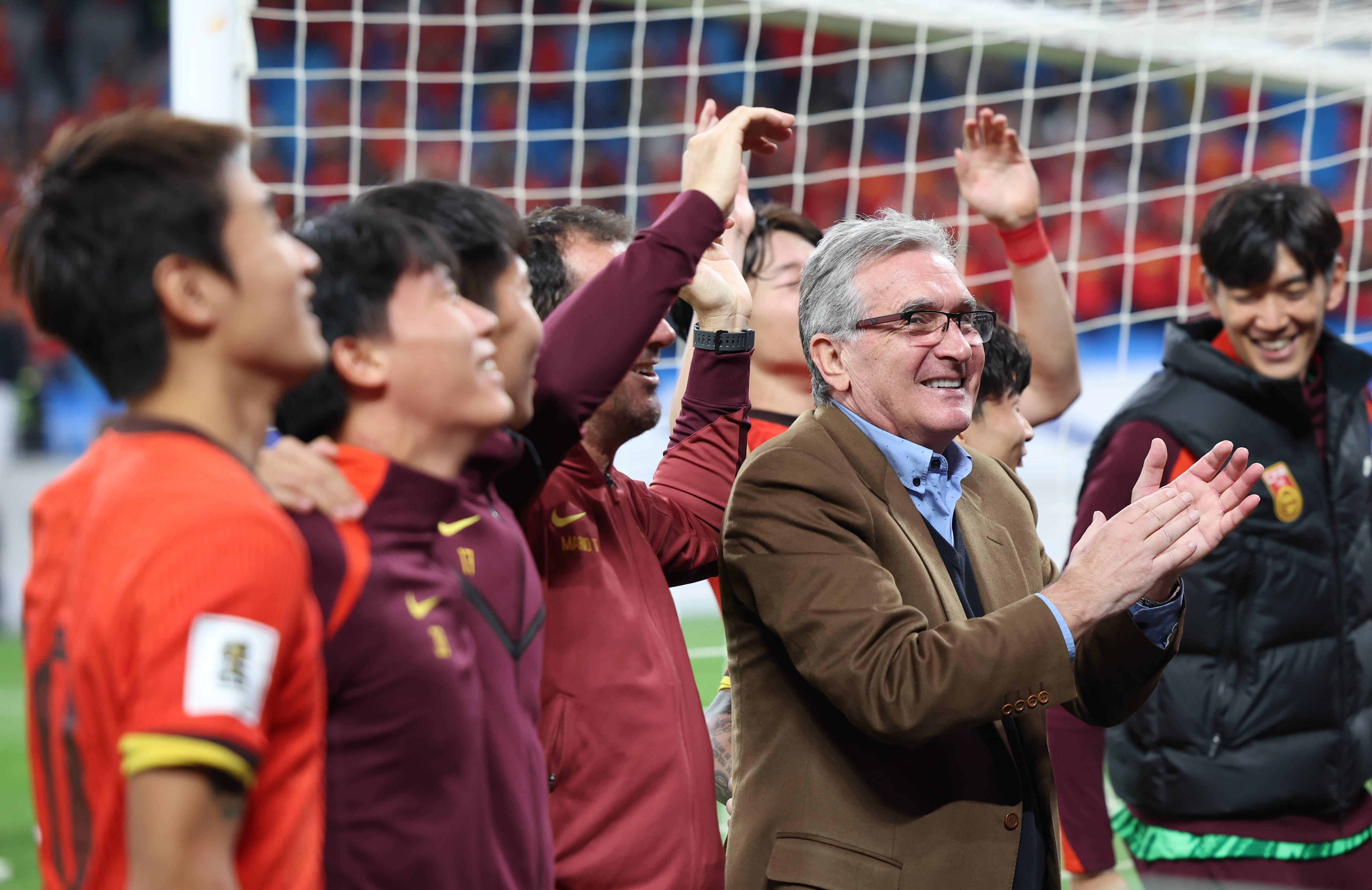 世俱杯奖金-广东队主帅赞扬球员表现,领先积分榜第一的简单介绍