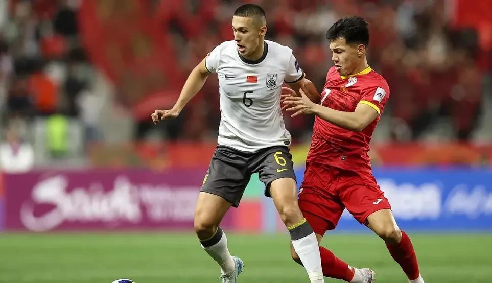 世俱杯参赛资格-快节奏赛事中两支球队战胜对手