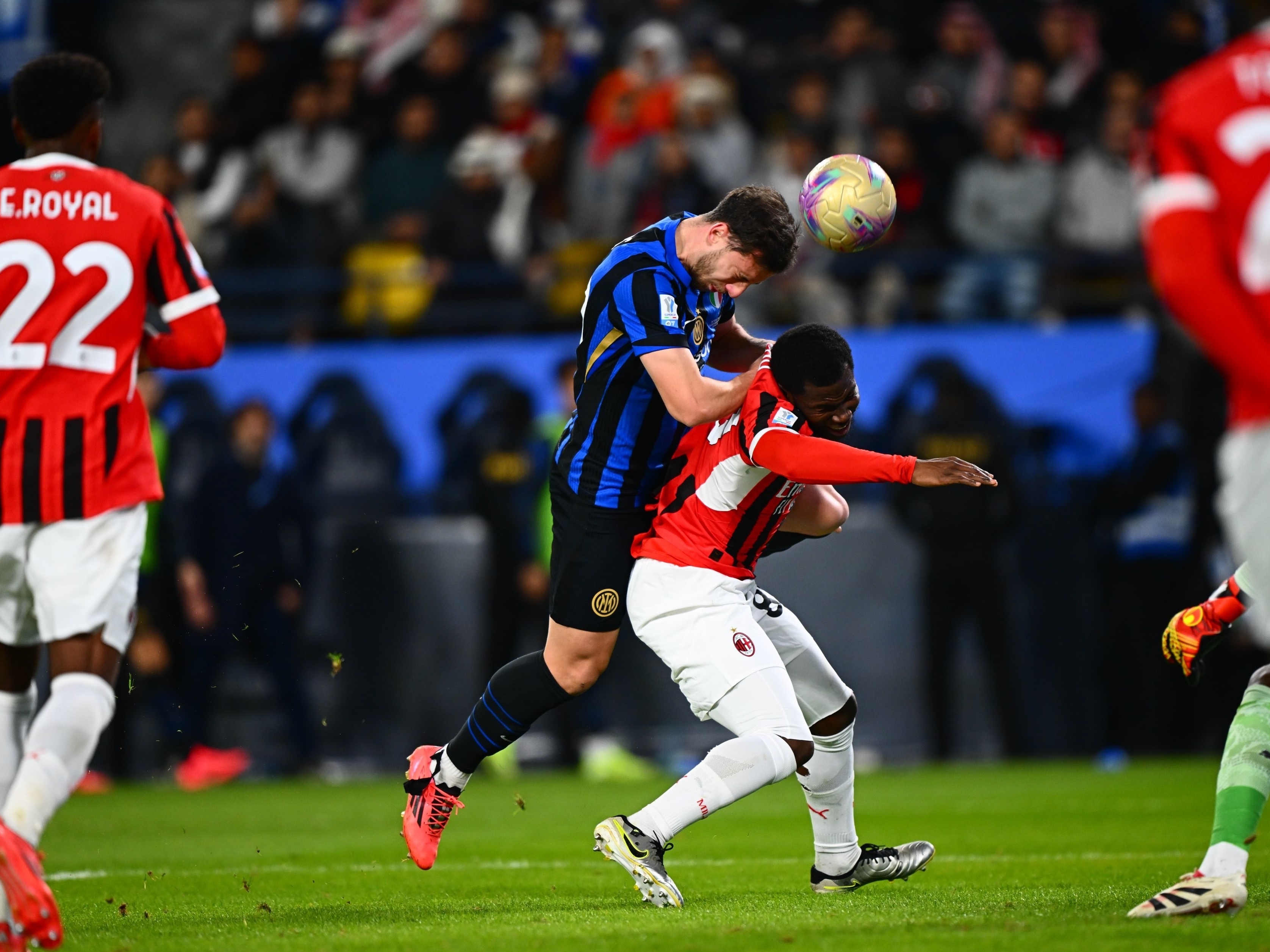 世俱杯赛程-包含米兰大战逼平,双方表现均有亮点的词条