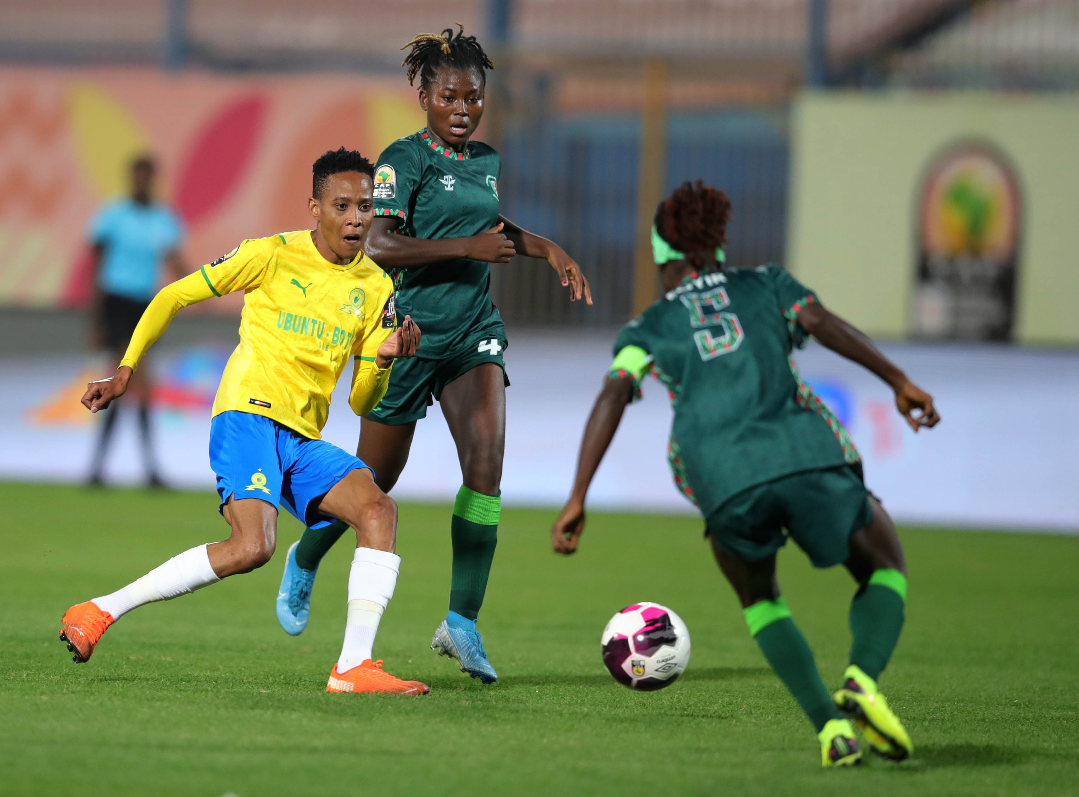 南非球队在国际赛场上展现出色 南非球队在国际赛场上展现出色