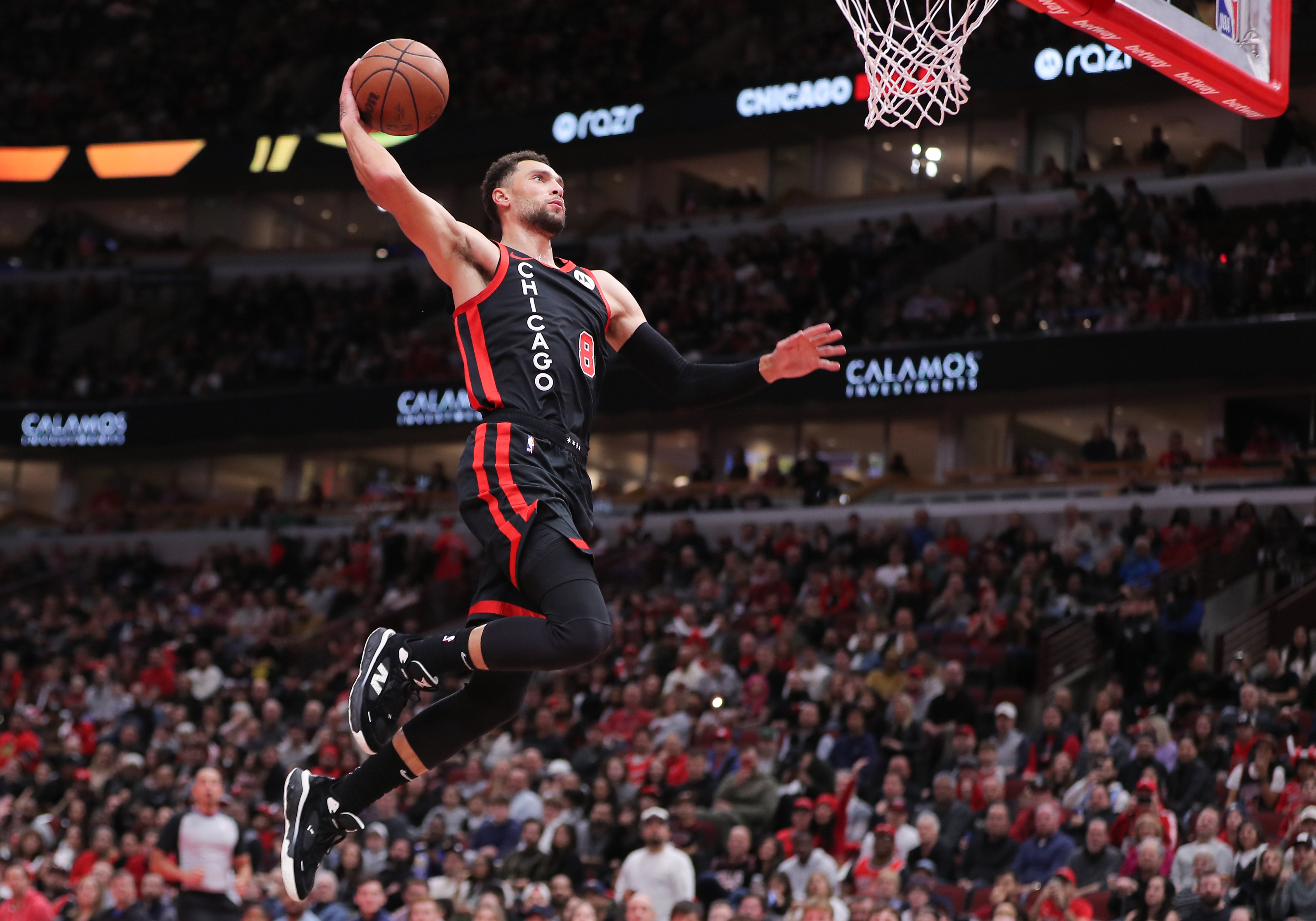 世俱杯赛程-公牛主场击败黄蜂,赢得关键胜利的简单介绍