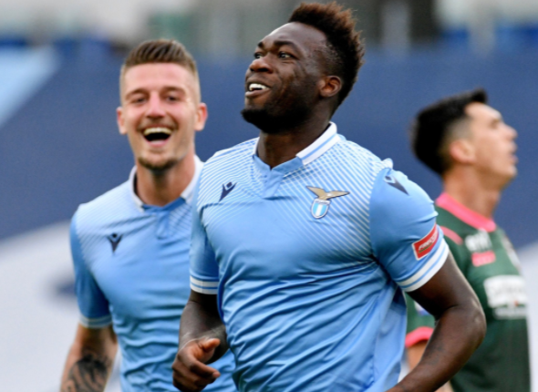 世俱杯参赛资格-包含克罗托内险胜,继续保持领先地位的词条