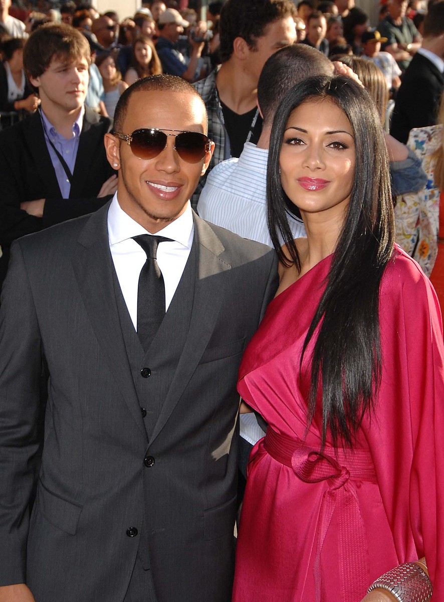 关于瓦妮莎隐忍痛告别科比!詹姆斯默哀(图)的信息 关于瓦妮莎隐忍痛告别科比!詹姆斯默哀(图)的信息