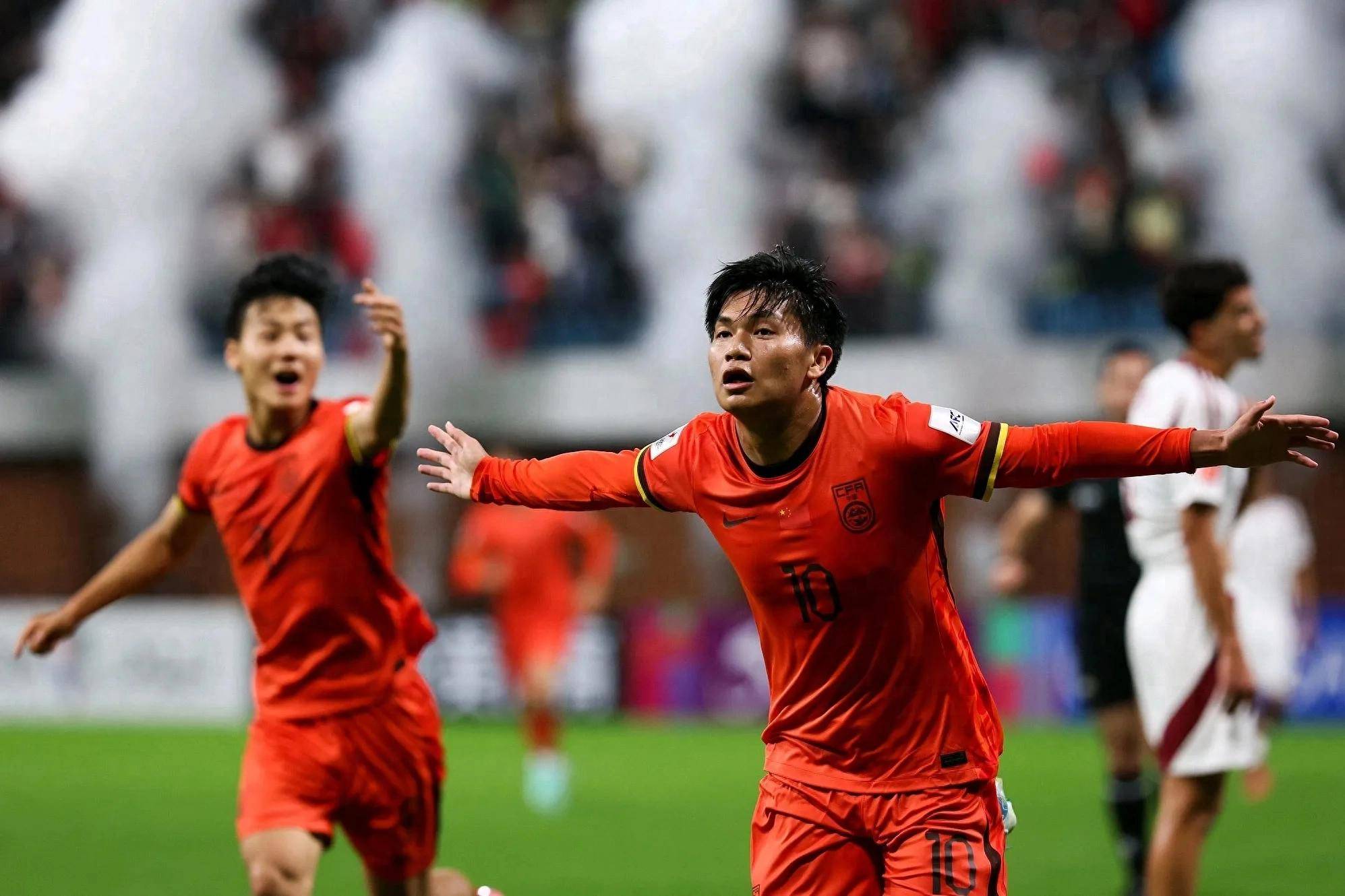 包含势均力敌：亚洲足球大赛热浪袭来的词条