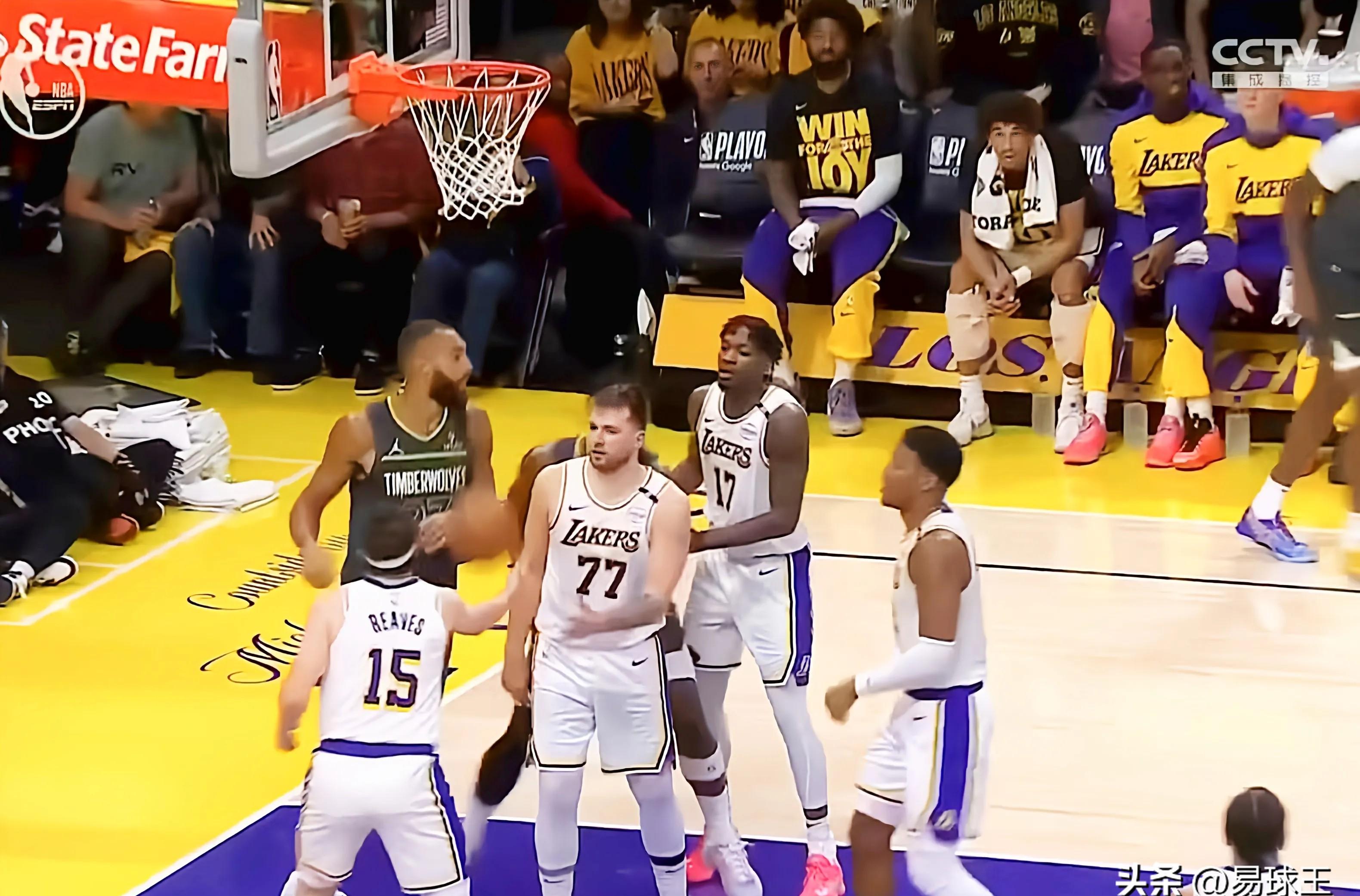 世俱杯分组-快船惜败勇士,遭遇两连败