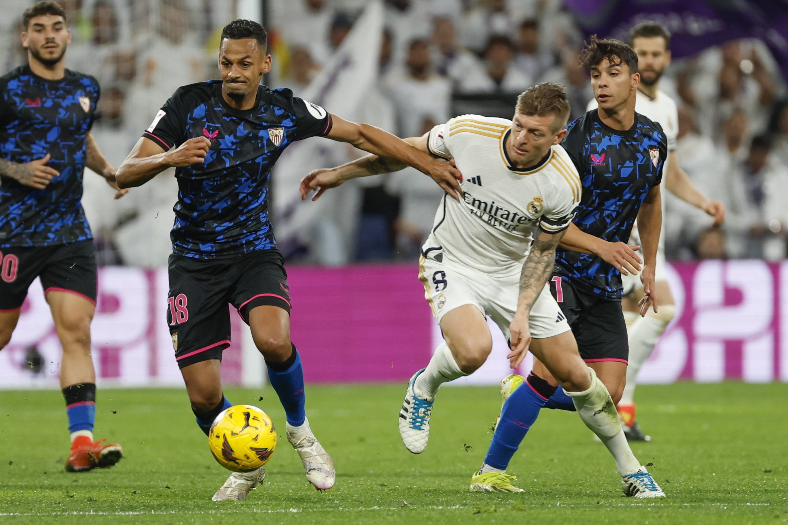 西班牙大胜:塞尔维亚无力抵抗 西班牙大胜:塞尔维亚无力抵抗