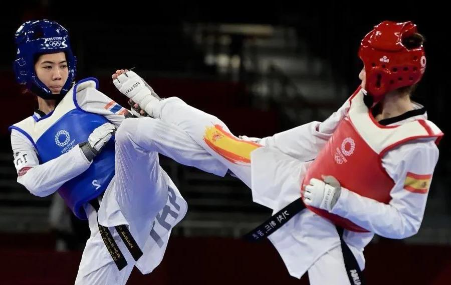 泰国选手在射击比赛中夺得银牌 泰国选手在射击比赛中夺得银牌