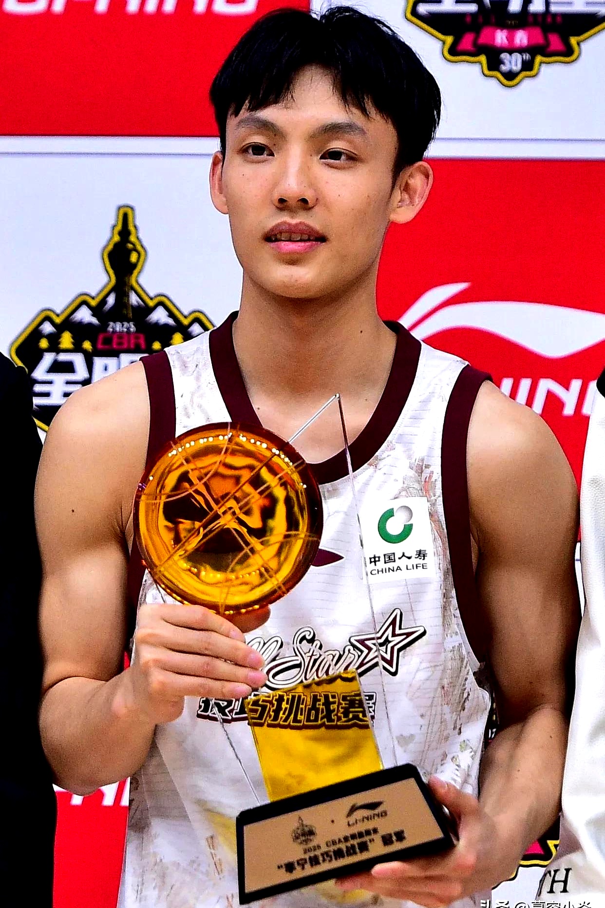 世俱杯决赛-爱尔兰篮球联赛赛事举办,球员展现实力