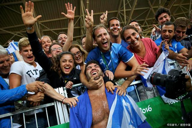 世俱杯冠军-佛罗伦萨前锋梅开二度,帮助球队连胜