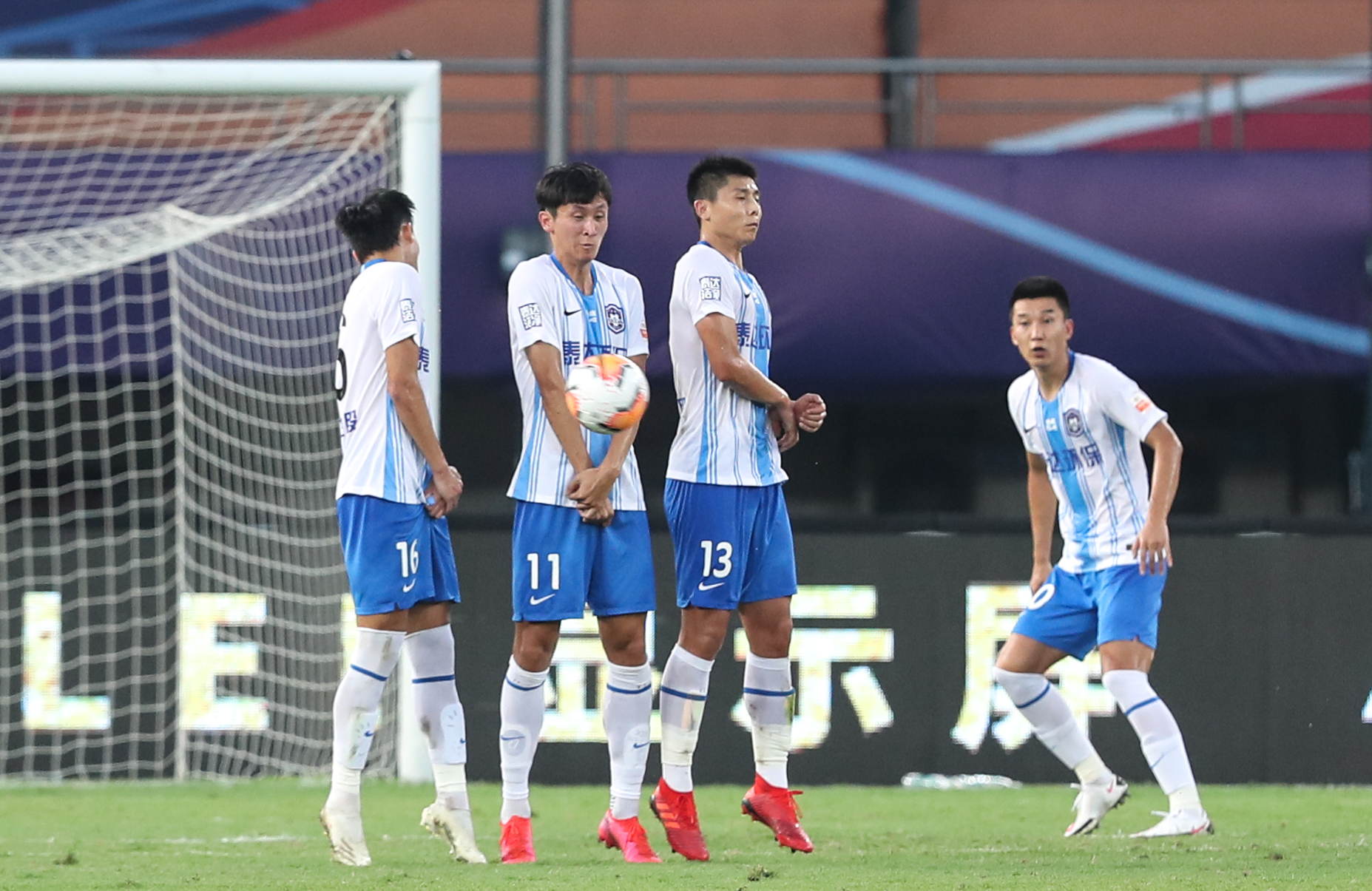 世俱杯赛程-天津泰达客场不敌对手中超领头羊优势缩小