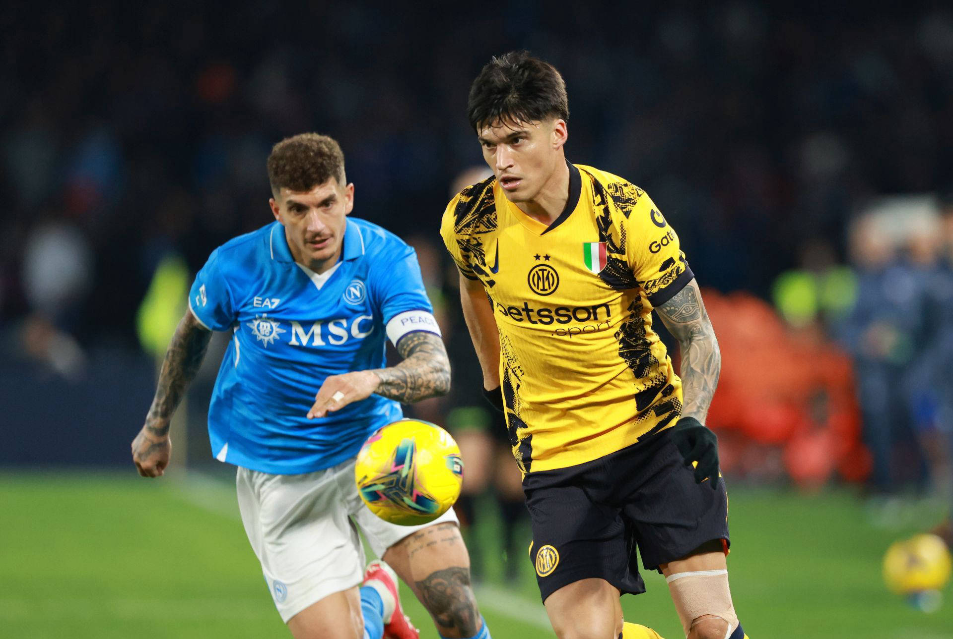 那不勒斯豪取三分意甲争霸逐渐升温 那不勒斯豪取三分意甲争霸逐渐升温