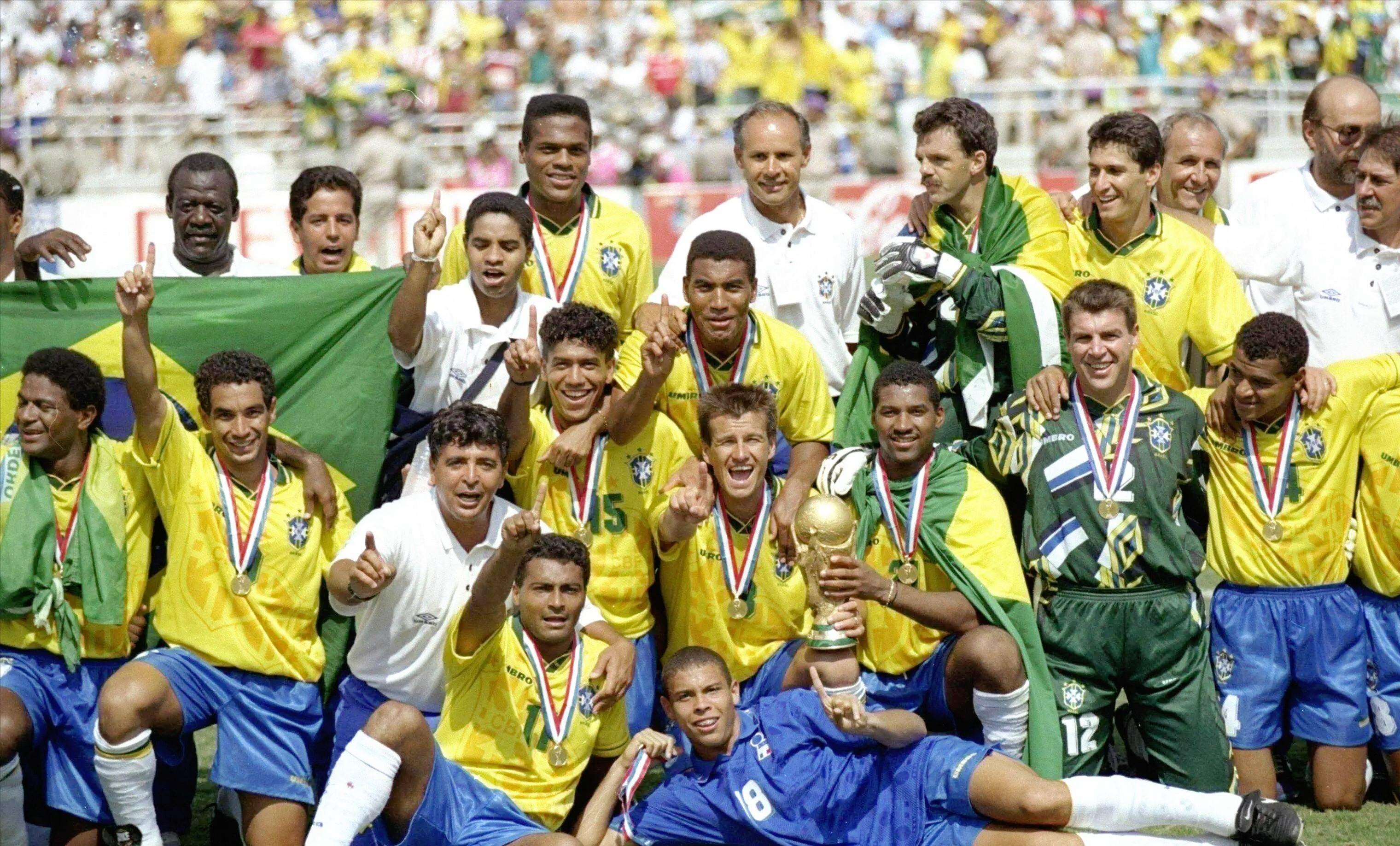 巴西排球队战胜对手,晋级半决赛 巴西排球队战胜对手,晋级半决赛