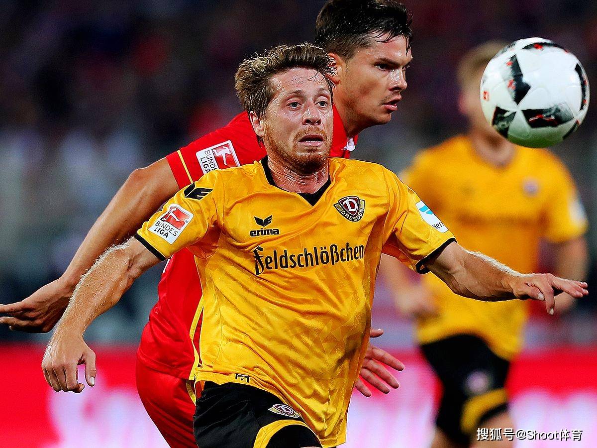 世俱杯冠军-沙尔克队连下三城,令人瞩目的简单介绍