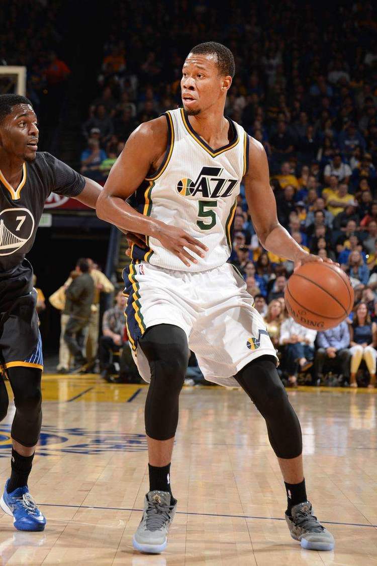 世俱杯奖金-开拓者外线射手刷新生涯三分纪录