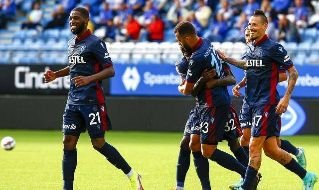 华尔夫汉普顿主场告捷,领跑积分榜 华尔夫汉普顿主场告捷,领跑积分榜