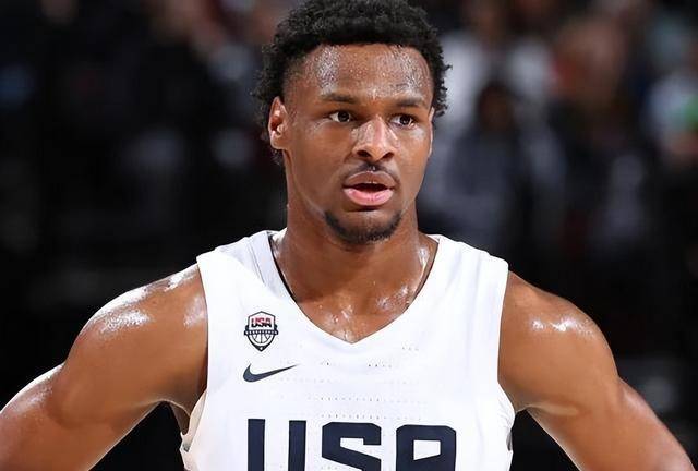 战术变化多端,球队展现不俗实力 战术变化多端,球队展现不俗实力