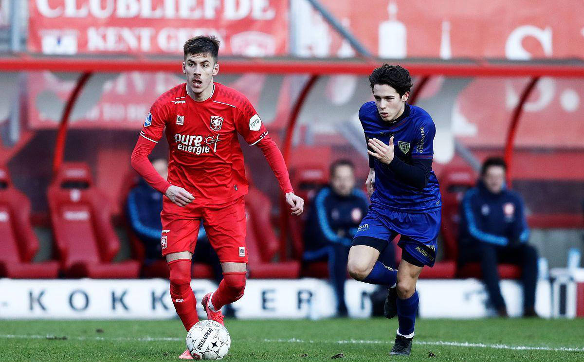 捷克足球队在关键比赛中实力十足 捷克足球队在关键比赛中实力十足