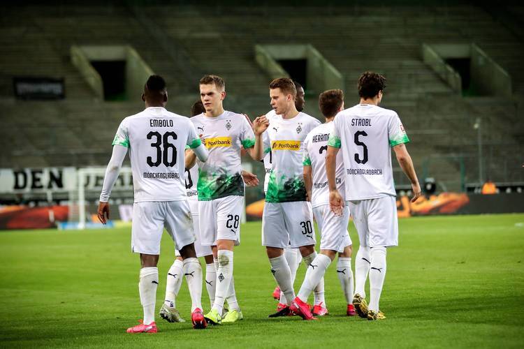 法兰克福取得重要客场胜利,士气大振 法兰克福取得重要客场胜利,士气大振