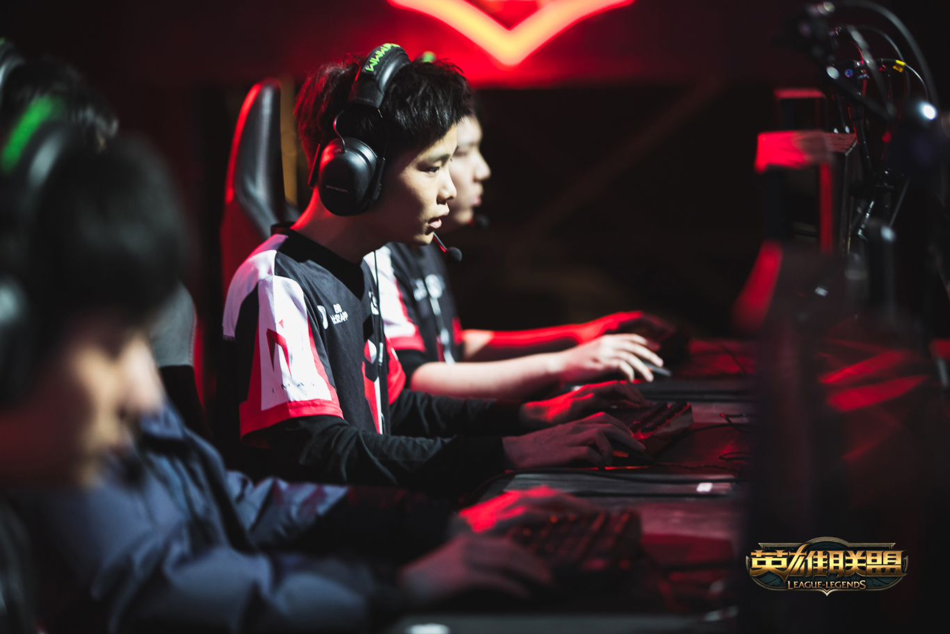 世俱杯分组-DFM绝杀DK,Uzi极限生还后反打鏖战多局全球总决赛,技惊四座