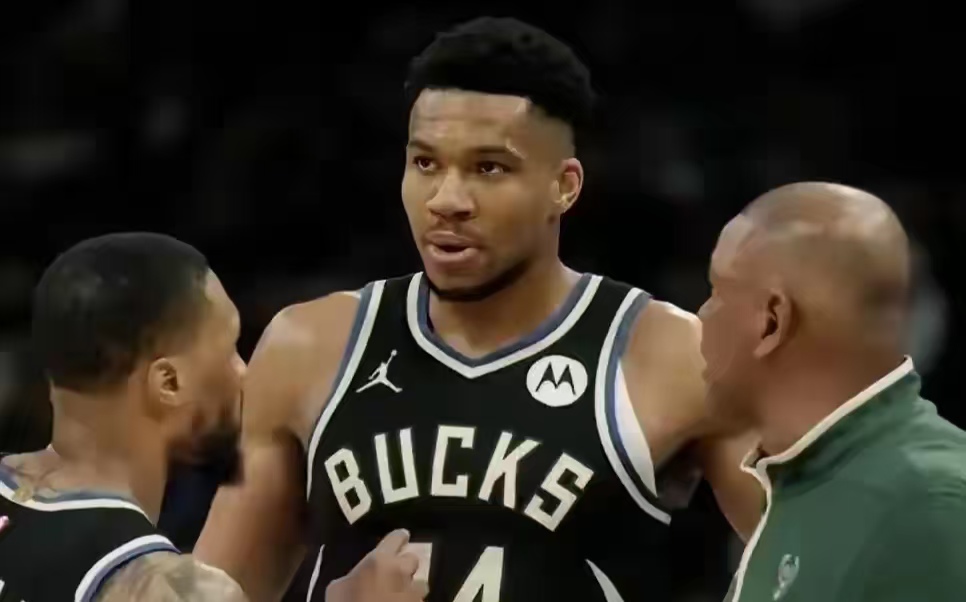 雄鹿主场击败尼克斯，结束三连败的简单介绍