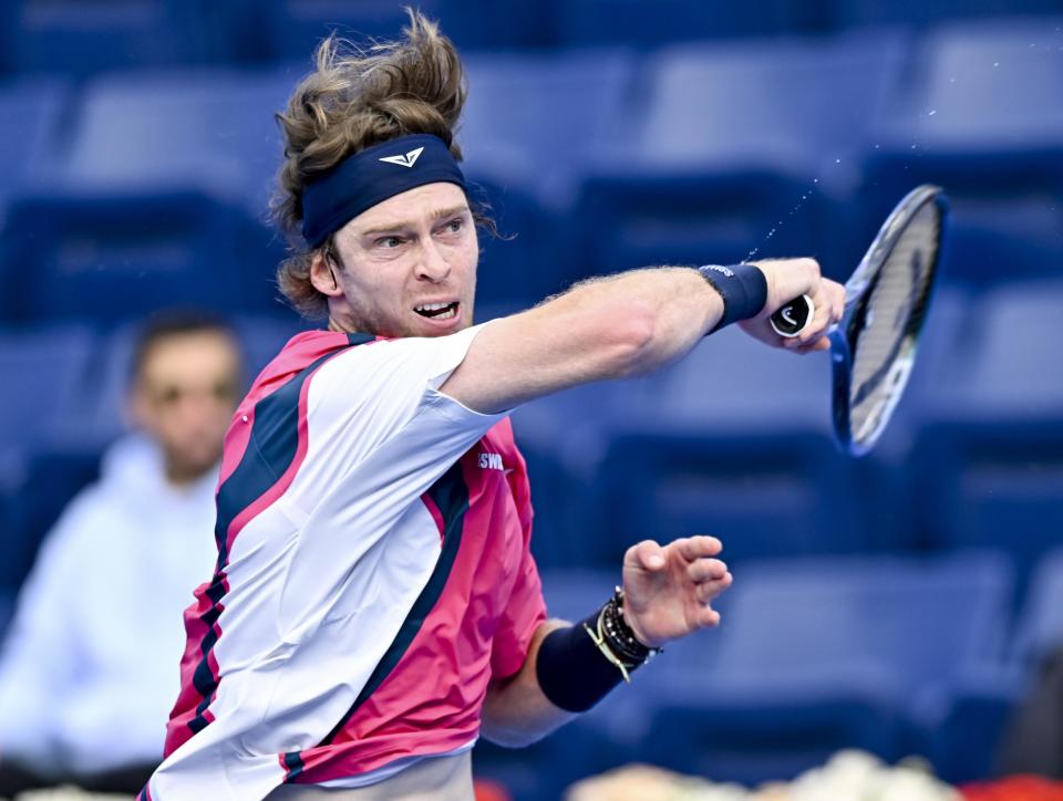 世俱杯分组-卡塔尔网球选手稳健发挥,晋级四强