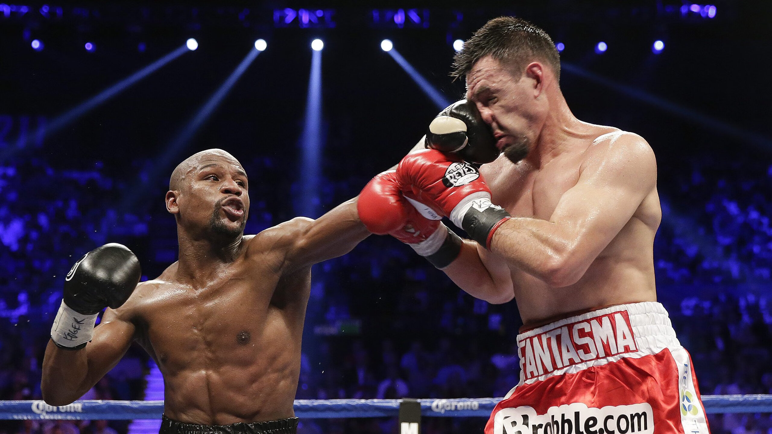 世俱杯直播-阿布扎比赛道之上，绿茵幽灵三笘薰如何让F1年度之夜记住他的名字